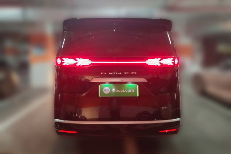 Used Denza D9 2022 DM-i 1040 Prestige Model