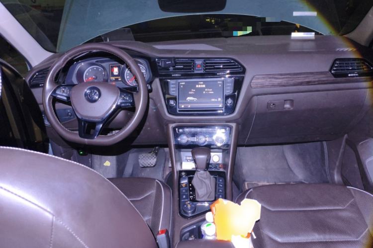 Used Volkswagen Tiguan L 2017 380TSI Automatic All-Wheel Drive Supreme Flagship Edition Center Console