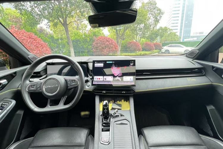 Used Lynk & Co 03 2023 2.0TD DCT JingPro Interior 1
