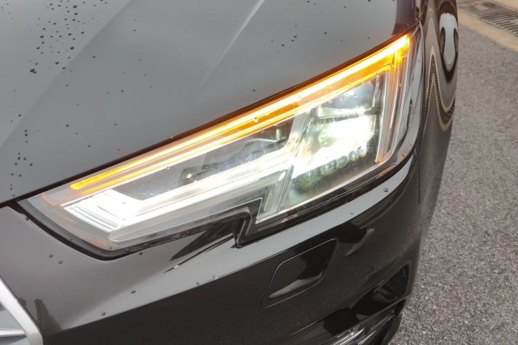 Used Audi A4L 2018 30th Anniversary Edition 40 TFSI Fashion Model
