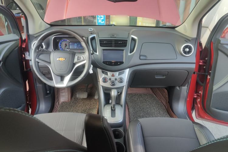 Used Chevrolet Trax 2014 1.4T Automatic Two-Wheel Drive Luxury Model Center Console