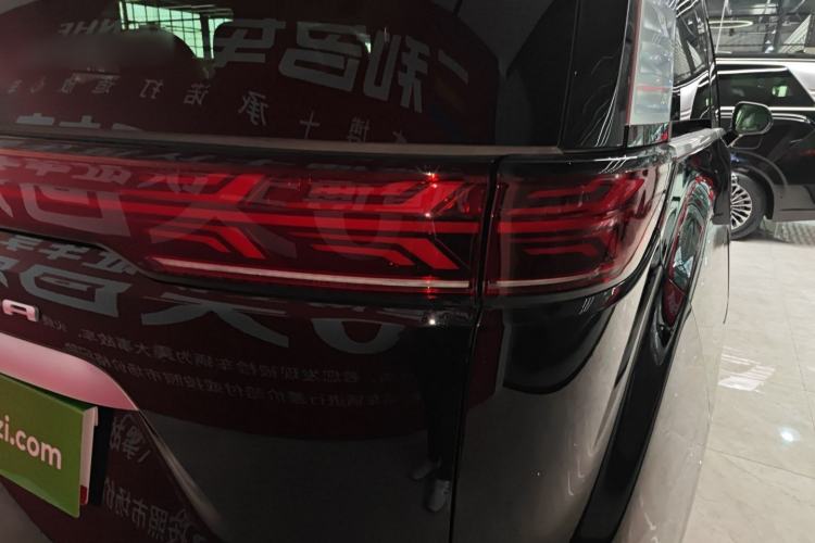 Used Denza D9 2025 DM-i Intelligent Drive 1020 Four-Wheel Drive Flagship Model