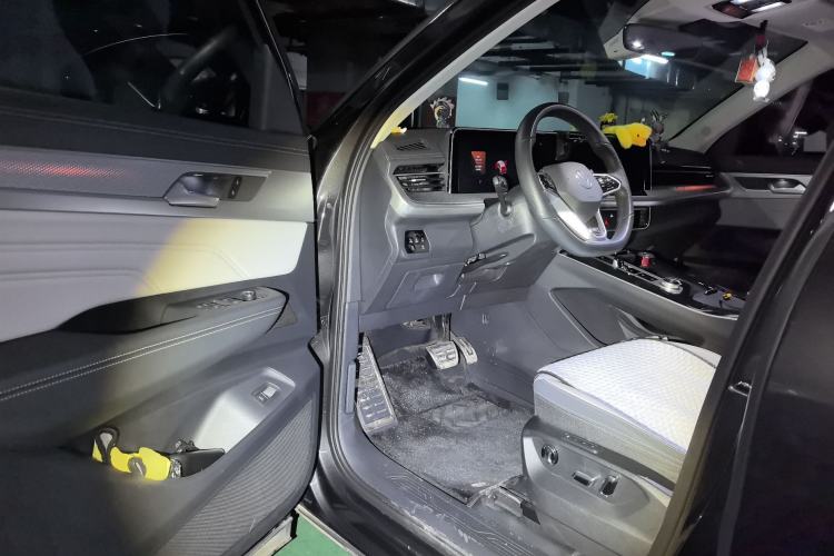 Used Volkswagen Tavendor 2024 380TSI All-Wheel Drive R-Line Cruise Edition