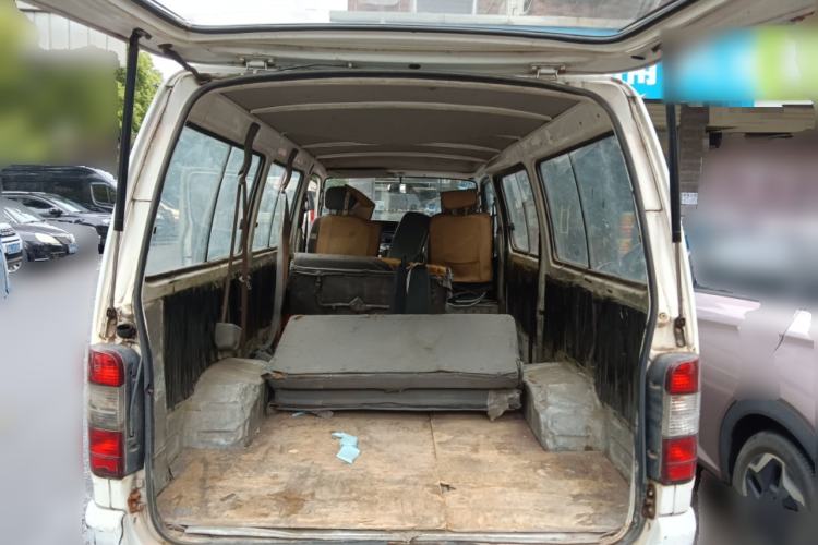 Used Jinbei Hiace 2011 2.0L 5th Generation Kuaiyunwang Luxury Edition 4G19 Trunk