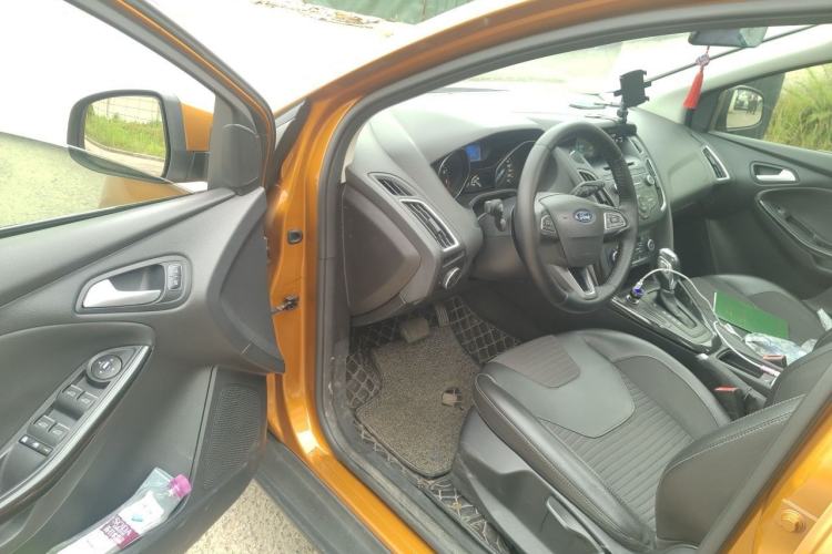 Used Ford Focus 2015 Hatchback 1.6L Automatic Fashion Edition
