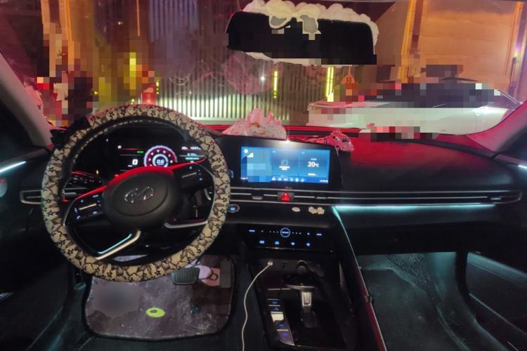 Used Hyundai Elantra 2021 1.5L CVT GLX Elite Edition Center Console