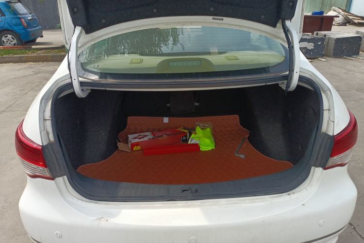 Used Dongfeng Junfeng E11K 2019 Standard Model Trunk