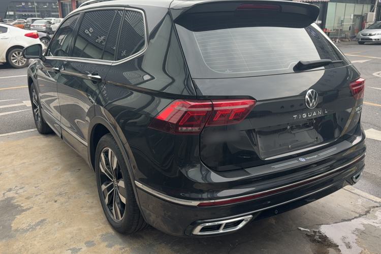 Used Volkswagen Tiguan L 2023 Facelifted 380TSI Automatic All-Wheel Drive R-Line Plus Version 7-Seater