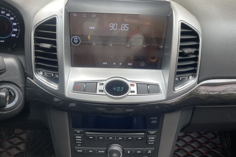 Used Chevrolet Captiva 2014 2.4L Two-Wheel Drive Urban Version 7 Seats Audio And AC Panel