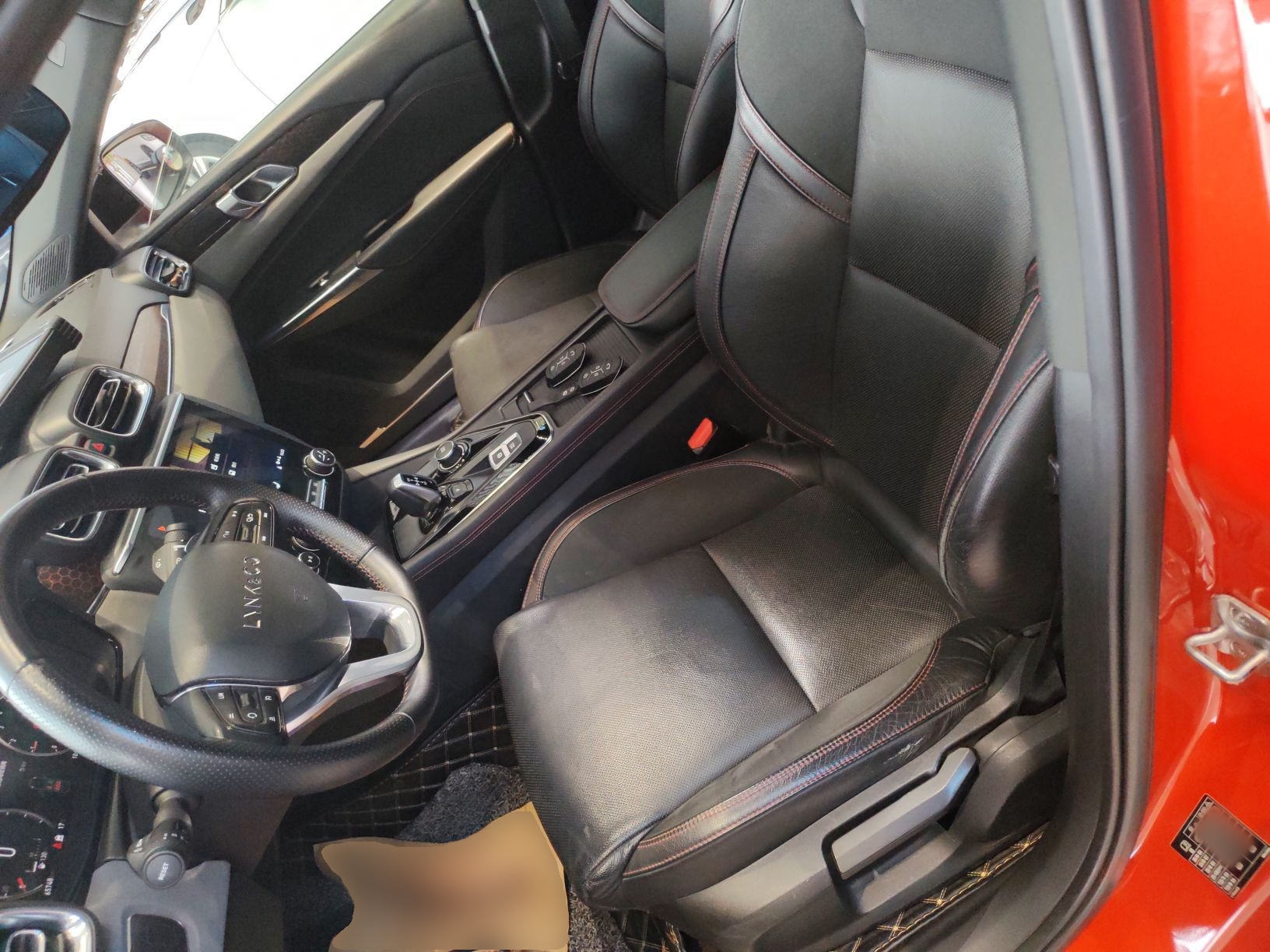 Переднее сиденье в автомобиле