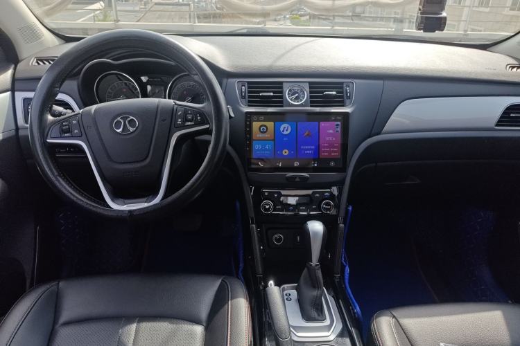 Used BAIC Senova X55 2016 1.5T CVT Luxury Edition Center Console