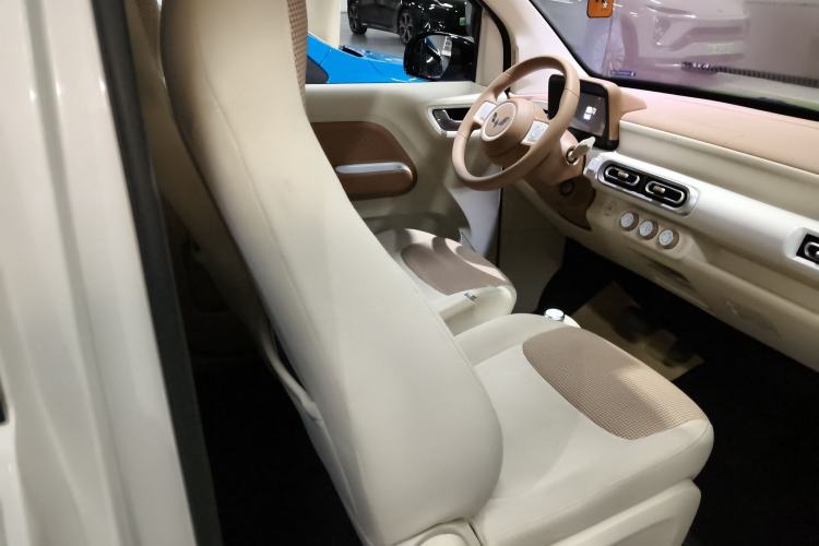 Used Wuling Hongguang MINIEV 2024 3rd Generation 215km Youth Edition Right Front Seat