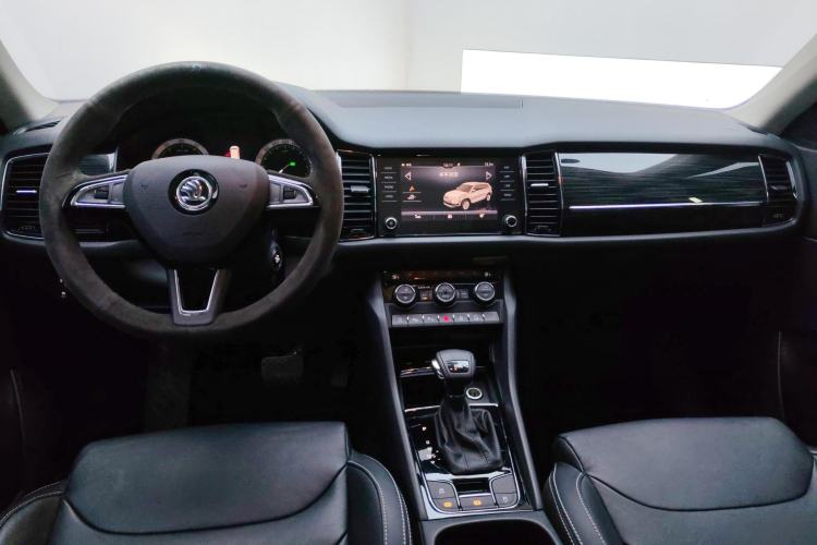 Skoda Kodiaq 2017 1 8L Yellow 40599km AT 7 Seats skoda-kodiaq-2017-1-8l-yellow-40599km-at-7-seats
