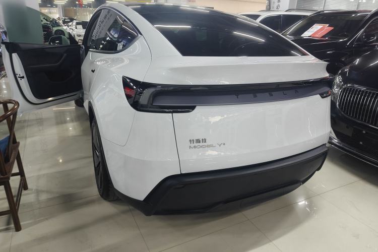 Used Tesla Model Y 2025 Long-Range All-Wheel-Drive Version
