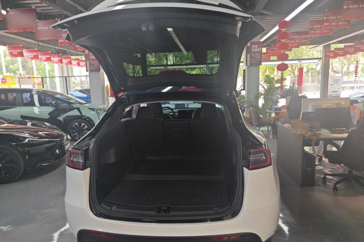 Used Tesla Model Y 2022 Performance High-Performance All-Wheel-Drive Version Trunk