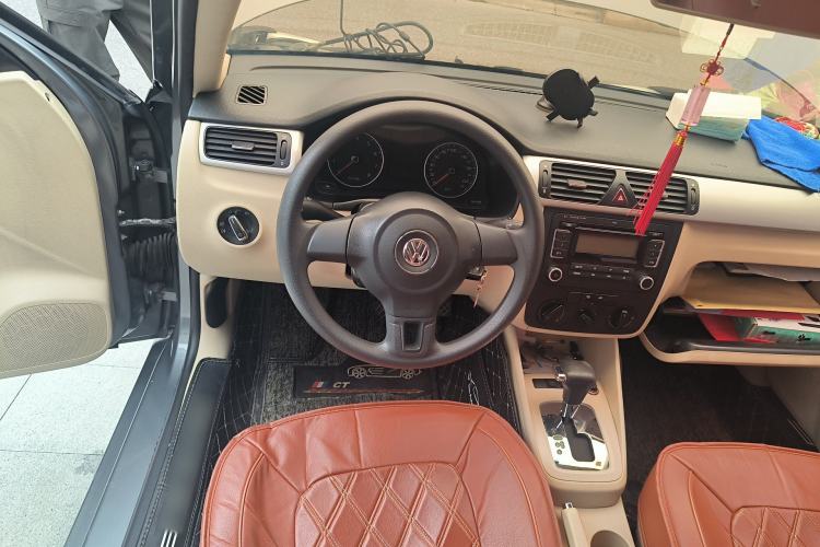 Used Volkswagen Bora 2012 1.6L Automatic Fashion Edition Steering Wheel