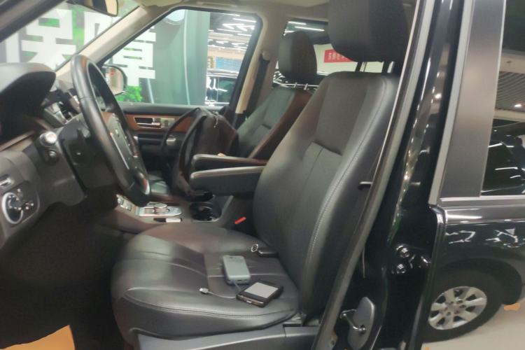 Used Land Rover Discovery 2016 3.0 SC Obsidian Black Heritage Edition SE Left Front Seat