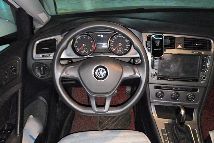 Used Volkswagen Golf 2015 1.6L Automatic Fashion Model Steering Wheel