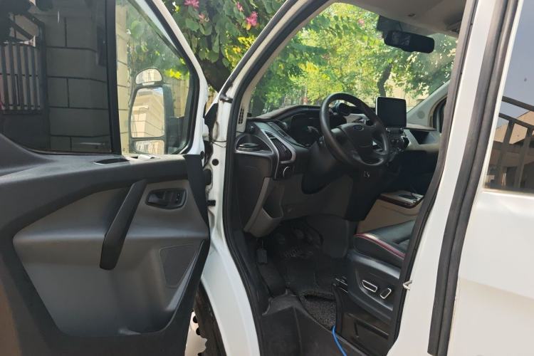 Used Ford Transit 2017 2.0T Diesel Multi-Purpose Commercial Vehicle Mid-Drive Mid-Roof China IV Standard
