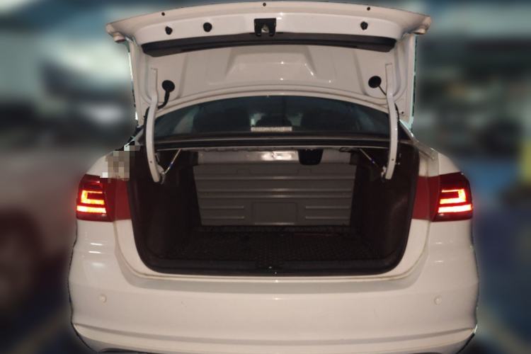 Used Volkswagen Santana 2018 1.5L Automatic Fashion Edition Trunk