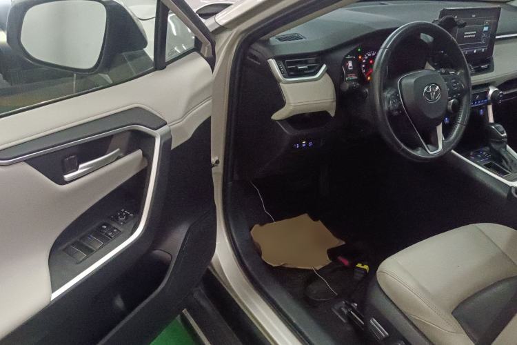 Used Toyota Wildlander 2022 2.0L CVT Two-Wheel Drive Luxury PLUS Edition Driver Seat