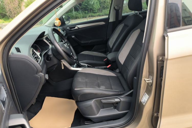 Used Volkswagen T-ROC 2018 230TSI DSG Two-Wheel Drive Advanced Version China V Standard
