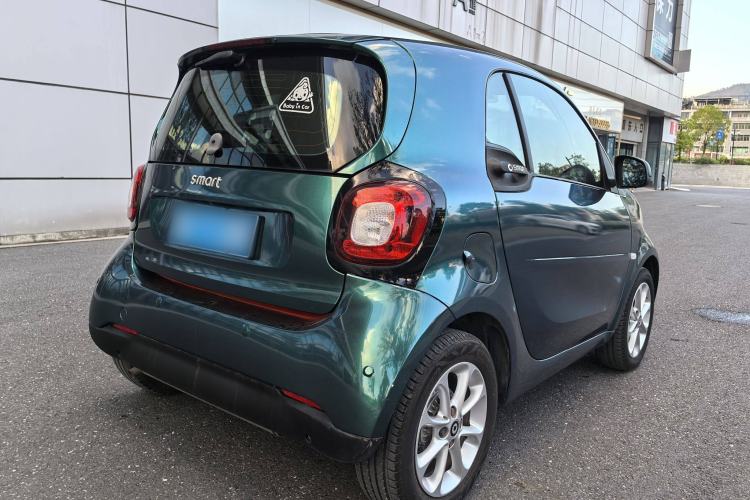 Used smart fortwo 2015 1.0L 52 kW hardtop Dynamic version