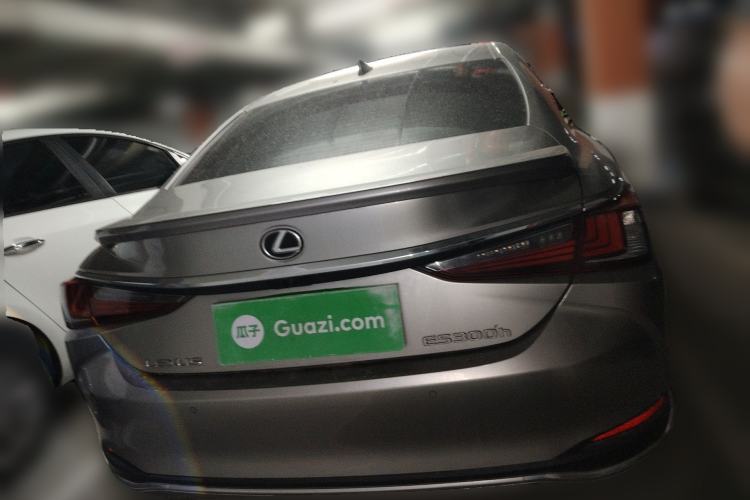 Used Lexus ES 2022 300h Silver Glow Limited Edition
