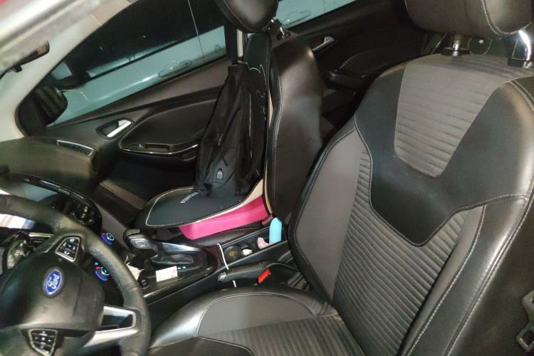 Used Ford Focus 2015 Hatchback 1.6L Automatic Fashion Edition