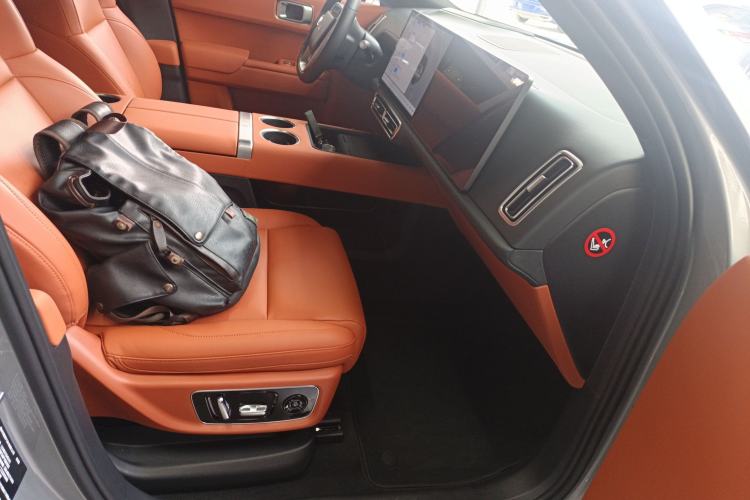 Used Li Auto L8 2023 Pro Model
