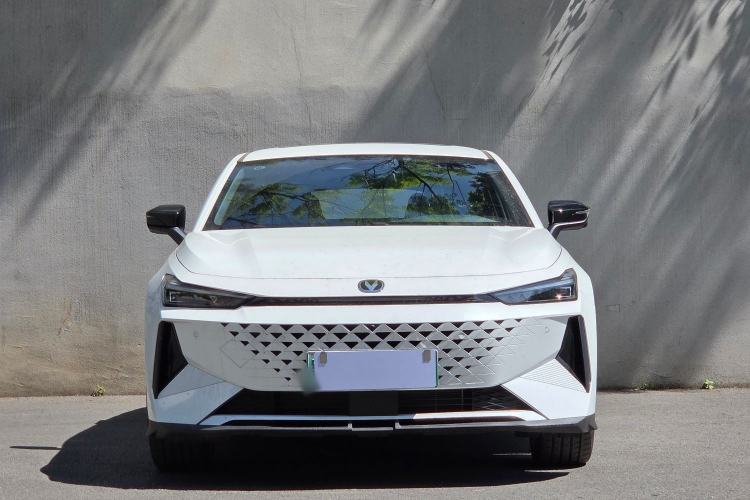 Used CHANGAN UNI-V iDD 2024 Blue Whale Smart Electric iDD 136km ZhiKu Model
