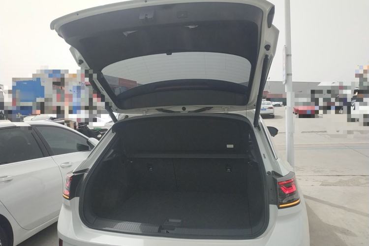 Used Volkswagen T-ROC 2023 300TSI DSG Two-Wheel-Drive Chen Guang Edition Trunk