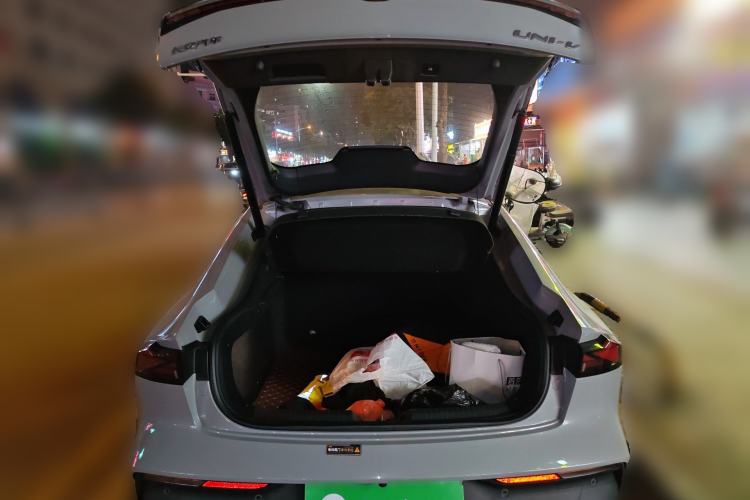 Used CHANGAN UNI-V 2022 1.5T Prestige Version Trunk