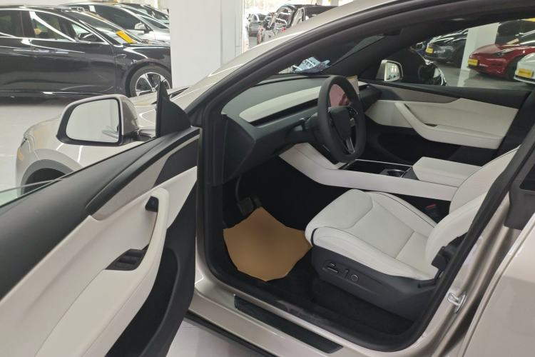 Used Tesla Model Y L 2025 Model Long-Range All-Wheel-Drive Version