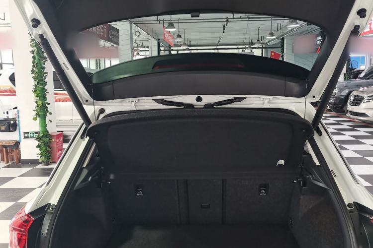 Used Volkswagen T-ROC 2022 280TSI DSG Two-Wheel Drive Comfort PLUS Trunk