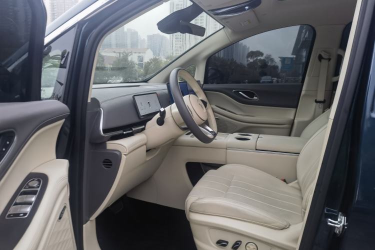 Used VOYAH Dream 2025 PHEV Four-Wheel Drive Excellence Kunpeng Edition
