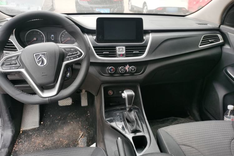 Used Baojun 730 2019 1.5T CVT Fashion Model 7 Seats China VI Emission Standard Center Console