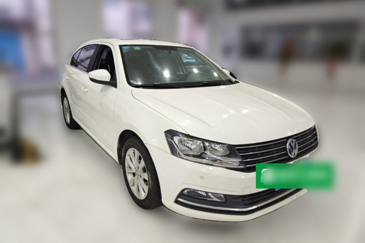 Used Volkswagen Lavida 2015 1.6L Automatic Comfort Edition Front Right 45 Deg