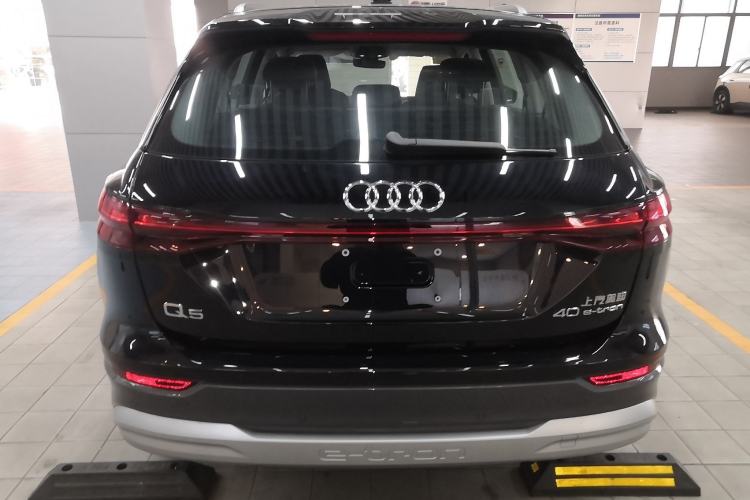 Used Audi Q5 e-tron 2023 40 e-tron Shining Edition Brocade Suit