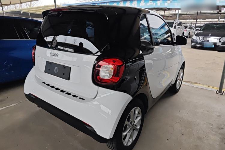 Used smart fortwo 2015 1.0L 52 kW hardtop Dynamic version
