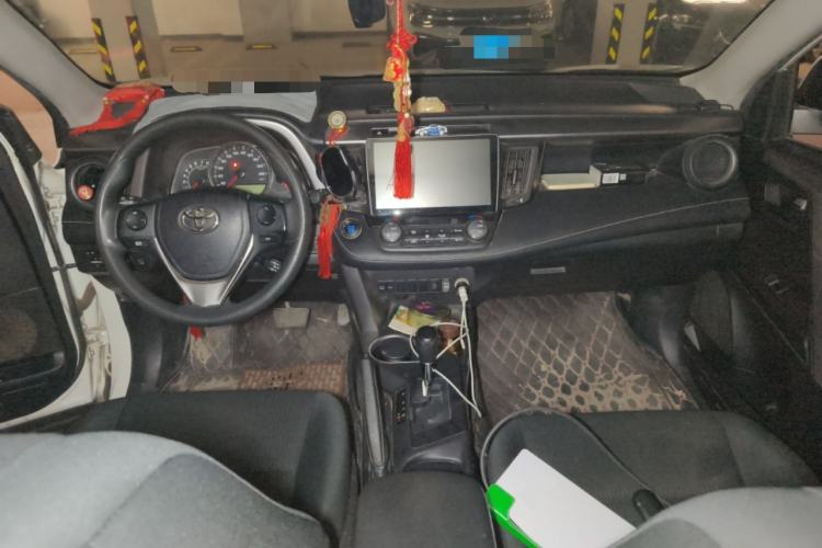 Used Toyota RAV4 2016 2.0L CVT Two-Wheel Drive Fashion Edition China V Standard Center Console