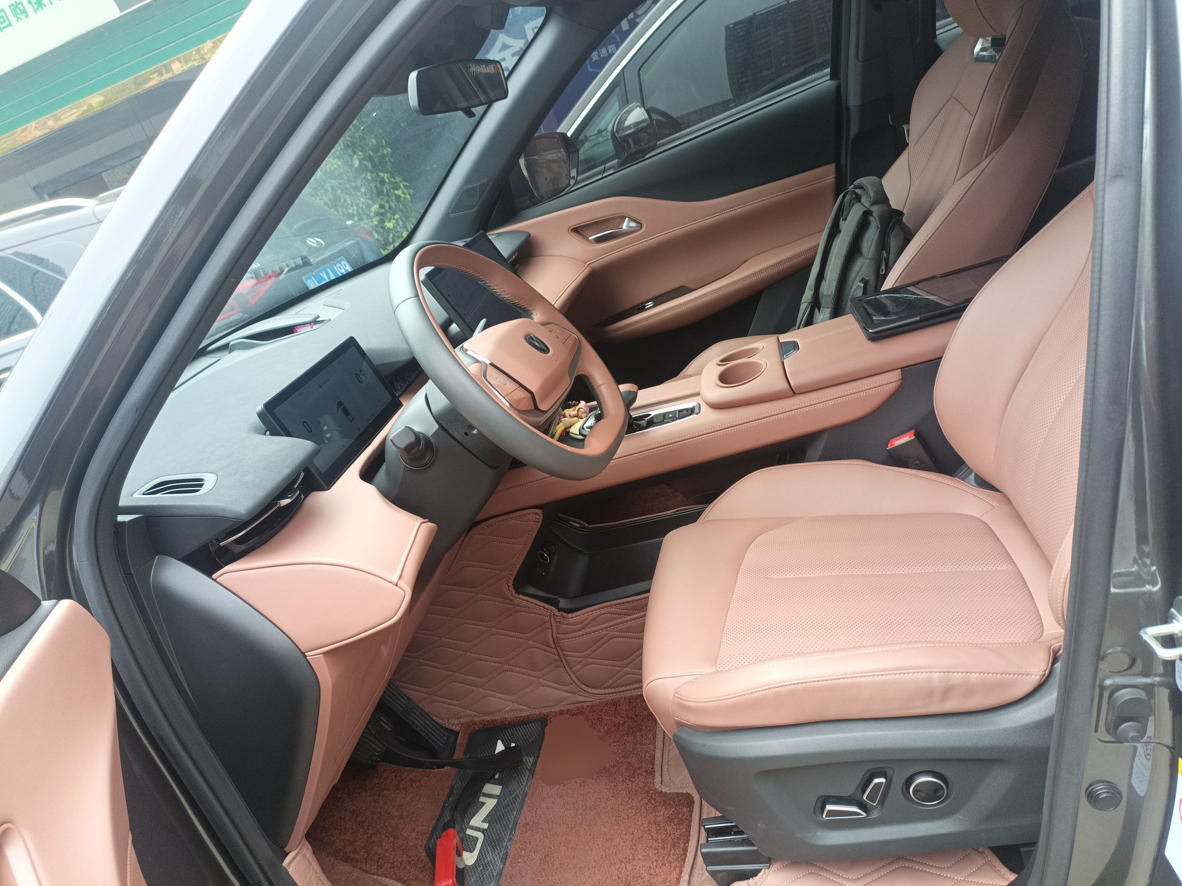 Переднее сиденье в автомобиле