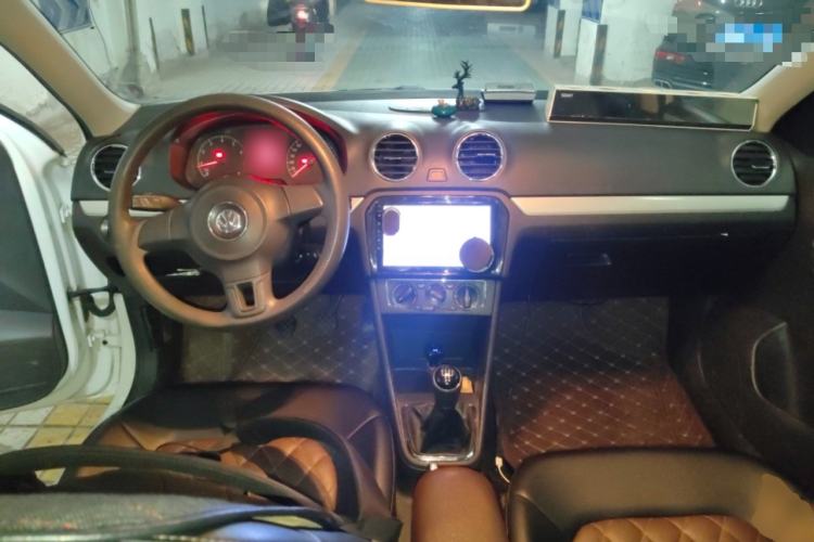 Used Volkswagen Jetta 2015 Zhuihui Edition 1.6L Manual Comfort Model Center Console