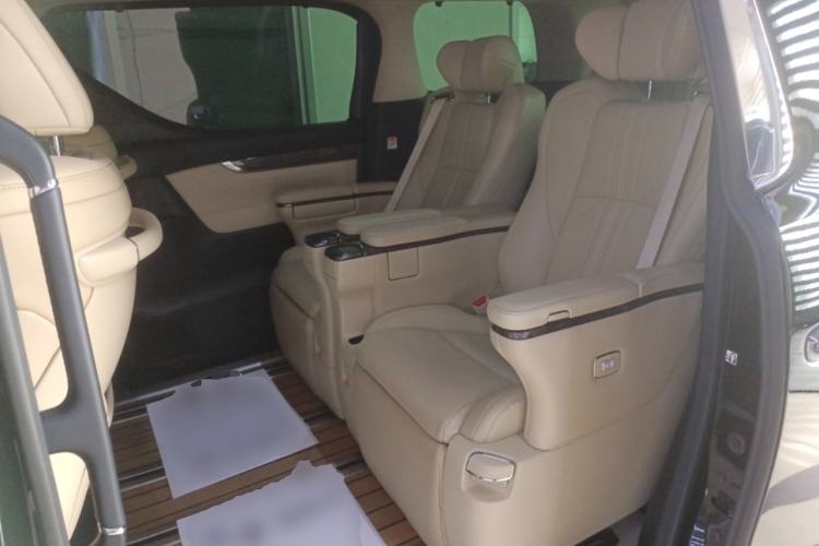 Used Toyota Vellfire 2023 Crown Dual-Engine 2.5L HV Prestige Edition
