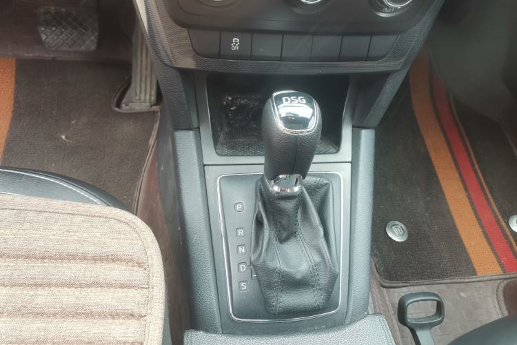 Used Skoda Yeti 2016 1.4TSI DSG Advanced Edition Gear Lever