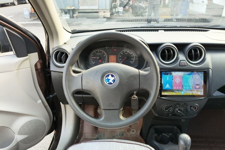 Used Venucia R30 2014 1.2L Manual Comfort Edition
