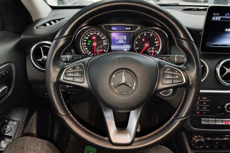 Used Mercedes-Benz GLA 2018 GLA 200 Sport Edition Steering Wheel