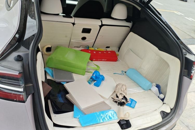 Used Tesla Model Y 2021 Standard Range Rear-Wheel Drive Version Trunk