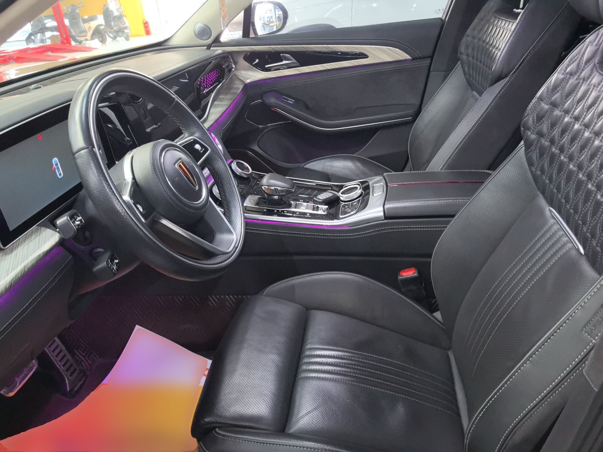 المقاعد الأمامية داخل السيارة