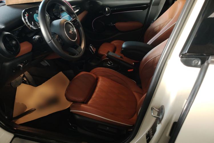 Used MINI MINI 2022 Updated 1.5T COOPER Artist Five-Door Edition
